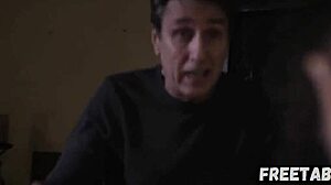 סטפדייד זקן מעניש בת חורגת זונה עם חדירה כפולה קשוחה