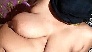 Indiai tanárnő érzelmes dugás a legjobb egyetemi fiújával