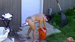 Çıplak webcam kızı Its Cleo sıkı kıçı açık havada siliyor