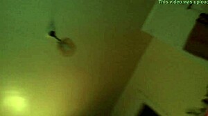 Развратна азијска девојка дубоко грли са дивљом вештином и страшћу