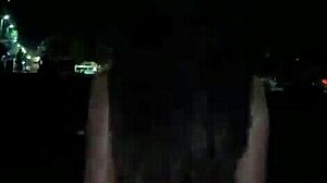 Гуляю голышом по набережной, так дико возбуждающе на публике!