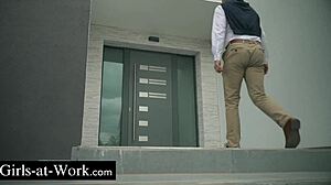 샬리나 데바인이 사무실에서 더블 페네트레이션 받아.