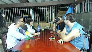 色情明星阿里亚内·金米科和森霍尔·金米科在播客上说骚话