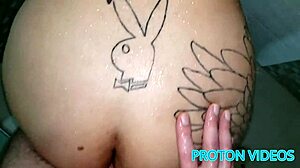 Cena no Chuveiro dos Bastidores com Esposa BBW Casada Ficando Safada