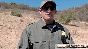 金发警察妓女在车盖上操然后颜射