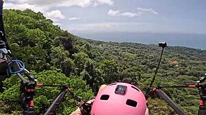 Våt kladdig squirting under extrem paragliding i Costa Rica