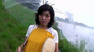 Japansk bondekone Hisako Sanwa giver sindssyg blowjob i action