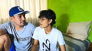 Chico gay se desnuda para novio en amazonfucktour 😈