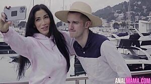 Vzal som si špeciálny výlet s nevlastnou mamou Clea Gaultier.