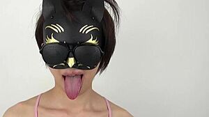 Watch this Japanese Asian girl with tongue fetish