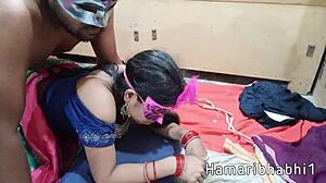 Varm liderlig kone nyder intime øjeblikke