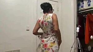 Anna Maria, dojrzała latynoska milf, drażni swoich fanów za kulisami