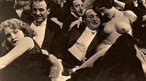 ยายแก่คลาสสิกลับในแอคชั่นขน