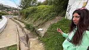 История за свалка на публично: примамвам красива мацка в храстите за свирка и яздене на открито