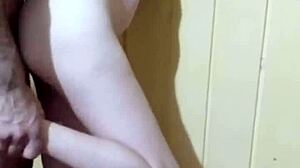 Watch this amateur mommy giving a complete oral on red?