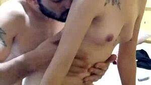 Watch this amateur mommy giving a complete oral on red?