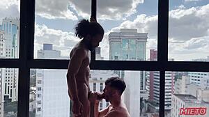 Енди Родригес уништава дупета огромним курцем у фетиш стварности!