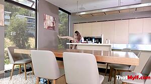 แม่เลี้ยงโดนควยลูกชายแทงจนแตก - ชาแนล เพรสตัน