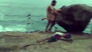 Bianca Naldy uwodzi zmysłowymi ruchami na plaży przed intensywnym analem