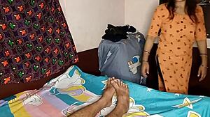 Malik Ne Kamwali Ko Room Clean Karne Ke Bahane Chudai Ki