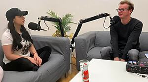 Hrubý sex s Nelly Kent v divokej dvojitej penetrácii.