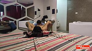 Julissa Rica Venezuelanka z velikim ritom dobi obrito pičko lizano in sokove okušene