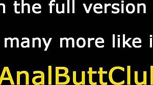 妈的，看那骚货的大开屁股被玩具玩弄！