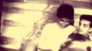 Szőrös érett kurva vintage klipje visszavisz az 1860-as évekbe