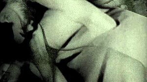 Muie vintage la pizda păroasă din jurnale engleze retro