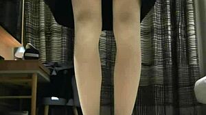 トラニー・フェムボーイが黒いドレスでオナニーして大量射精