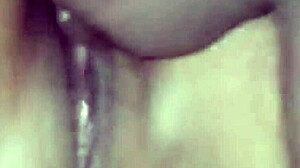 Marido graba la primera vez de su esposa con una polla monstruosa 😏