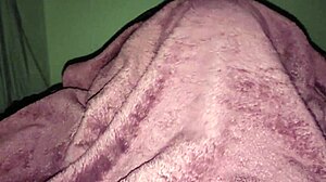 la cuñada caliente escondida bajo mi sábana pov blowjob