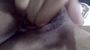 Arap Milfler, Webcam'de Fışkıran Orgazm!