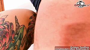 Recogida inesperada de latina mexicana con tatuajes por turista alemán europeo para entrevista de casting y follada