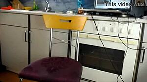 알몸 주방 웹캠에서 네 맨발 욕망 뭐야?