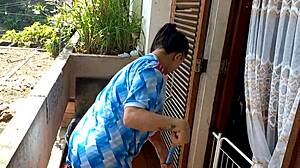 hey cachorro, neighbors shocked seeing me bent over on balcony?