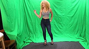 bambi dianna in clothed amateur photoshoot session