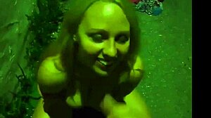 Wow, stunning girlfriend sucks me off in the street at night!