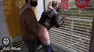 Dois alemães fodendo duro na estação de trem