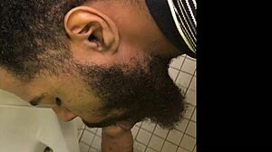 个人口交高手在多米尼加公共场所提供深喉服务