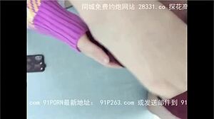 透明ストッキングの美脚でパンティホース足コキ、超興奮