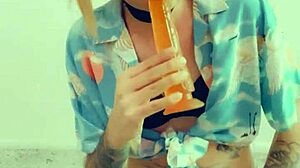 damn, watchin’ this hot tranny rubbin’ her clitty gets me goin’!