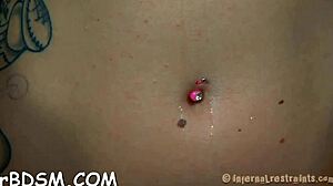 Kako ta lepotica zdrži boleče igrače?