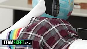 Ei, Assiste Essa Adolescente Inocente 18+ Aprender Sexo Hardcore com Pauzão!