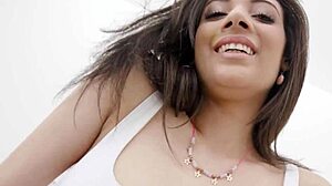 दुबली कोलंबियाई टीन 18+ एमिली पिंक लेती है डबल एनल पाउंडिंग