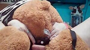 Хочешь быть моим милым плюшевым мишкой?