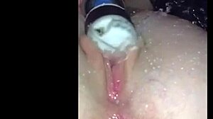 Non-stop ženská ejakulácia! Pozri, ako táto mladá kočka tvrdo strieka!