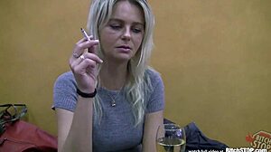 Blond česká MILF vysatá a tvrdý pojebaná v aute z pohľadu