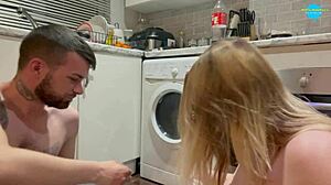 Pozor na ty nůžky, sexy kočko!