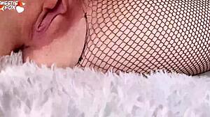 اللعنة، بحب لعب الشقراء المثيرة بالديلدو ده!